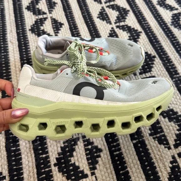 On Cloud Cloudmonster Running Shoes